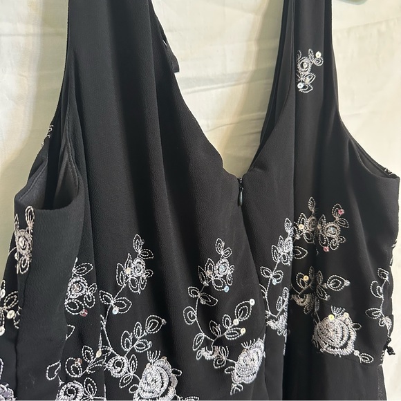 R & M Richards Woman Dress - Picture 13 of 13